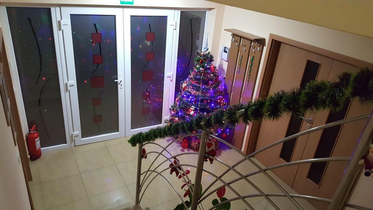 Family Pension Arad Exterior photo